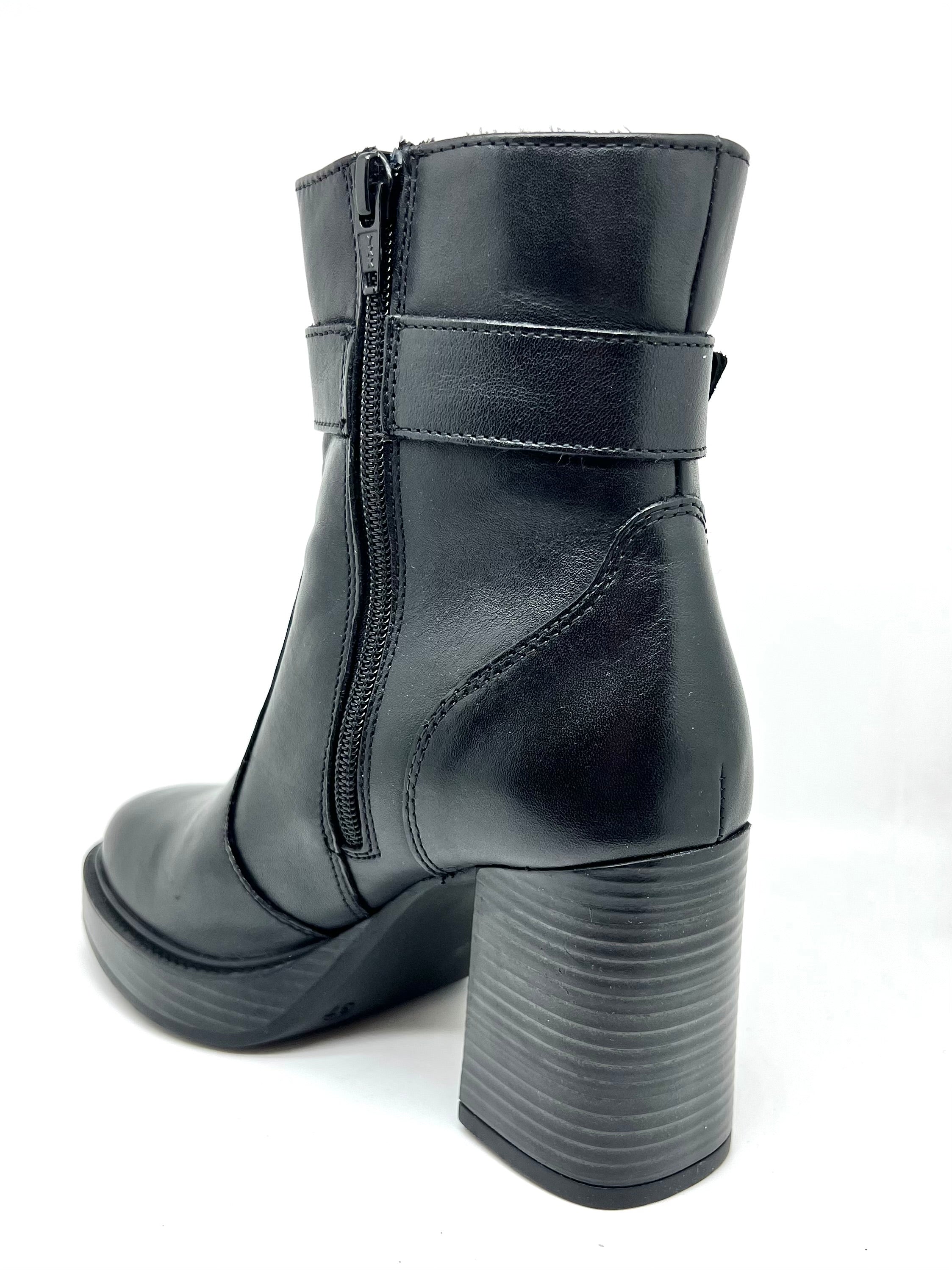 Stivaletto in pelle nero tacco largo