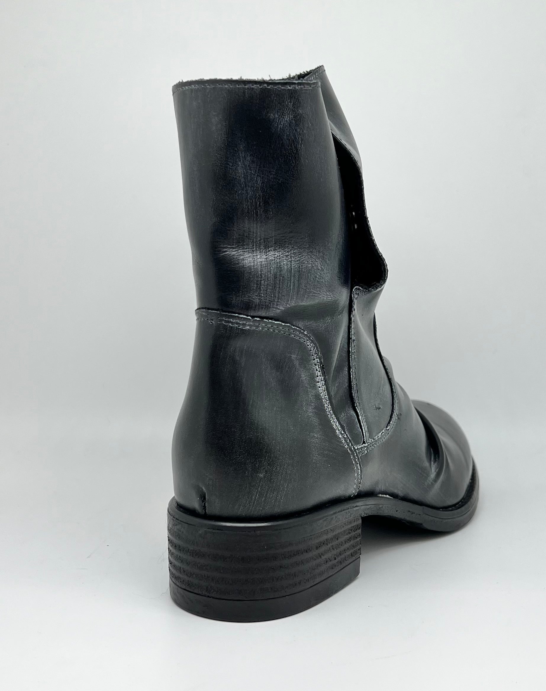 Tronchetto in pelle nera vintage made in Italy ho