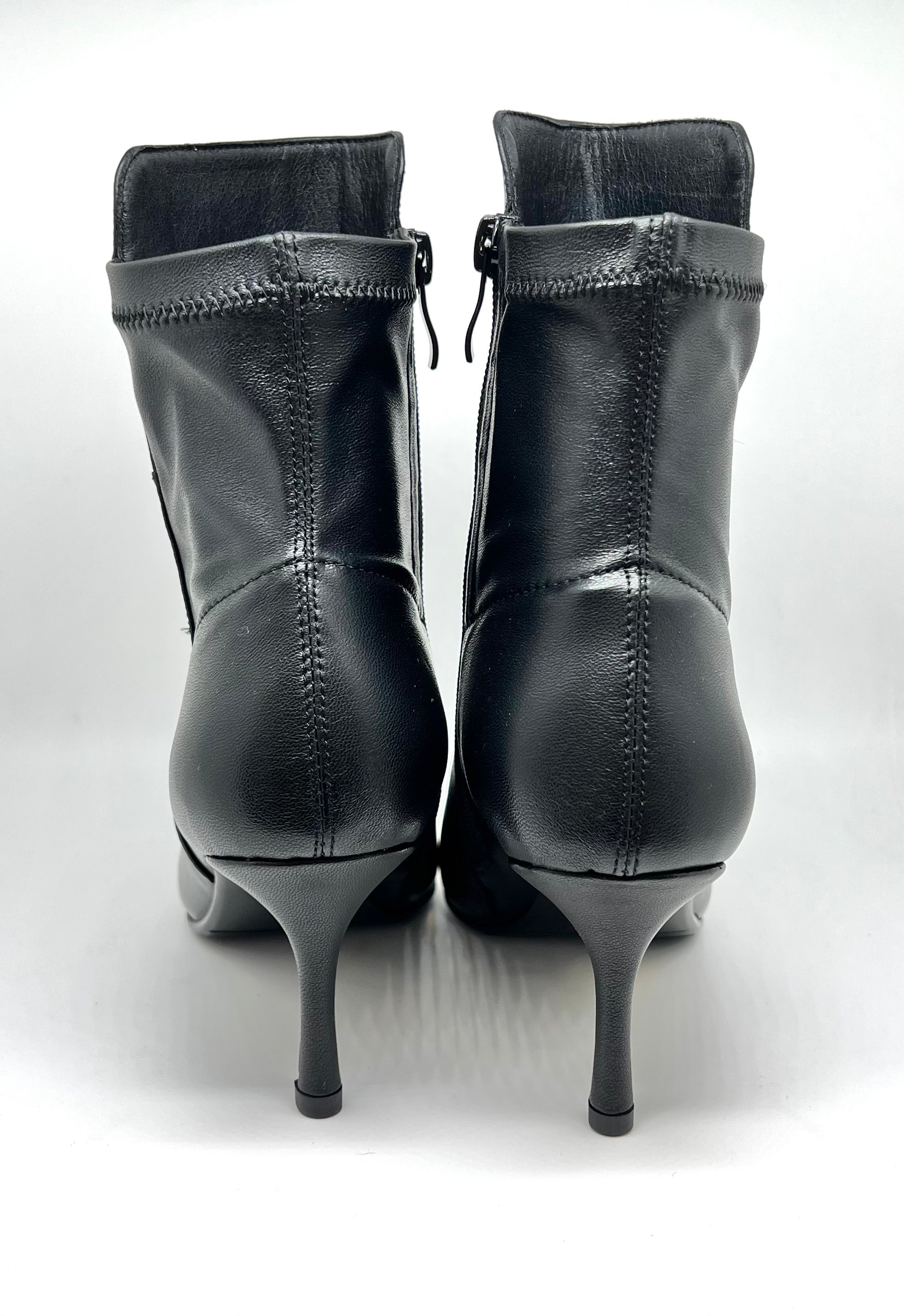 Stivaletto elasticizzato nero