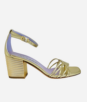 Wide and particular platinum heel sandal