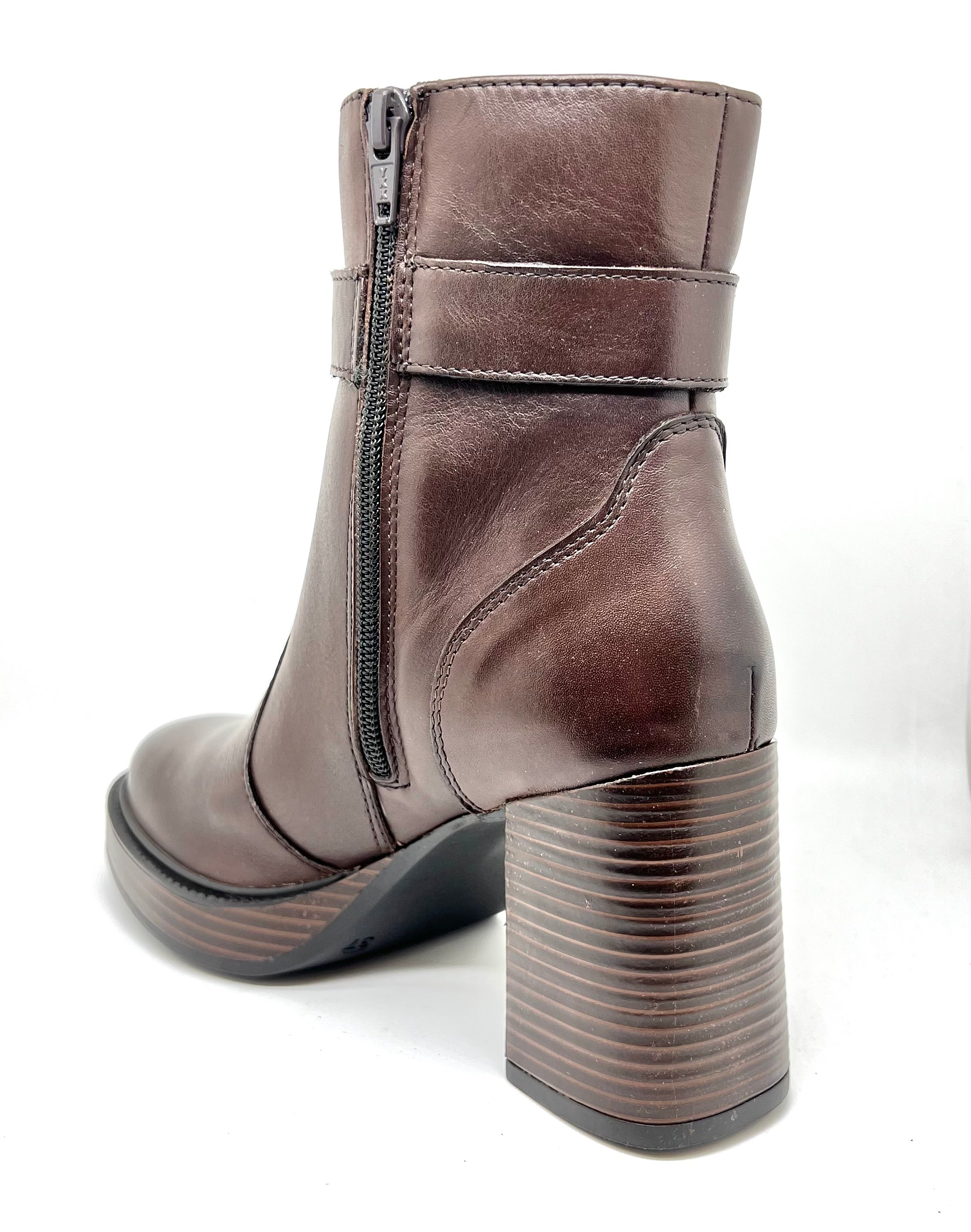 Stivaletto pelle moro tacco largo