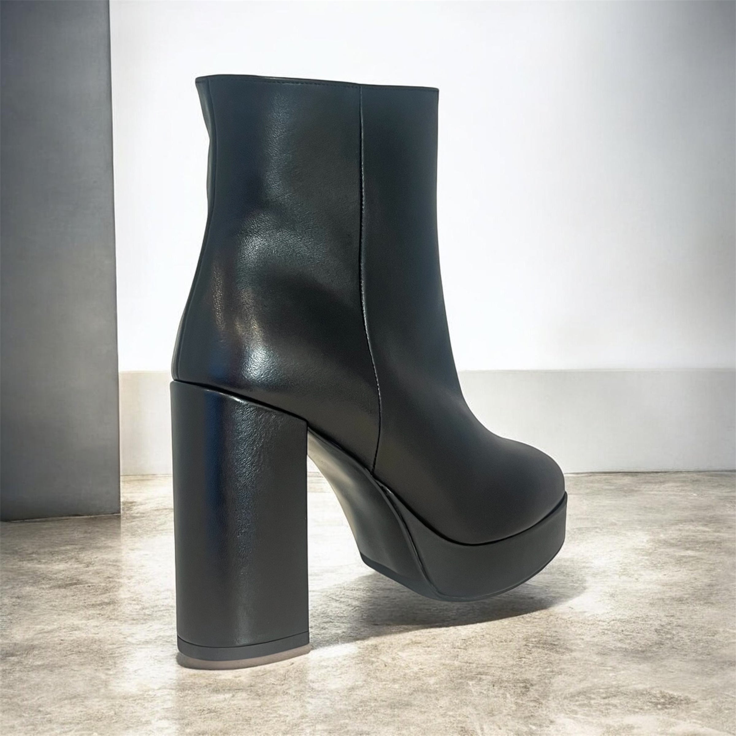 Stivaletto pelle nero con plateau