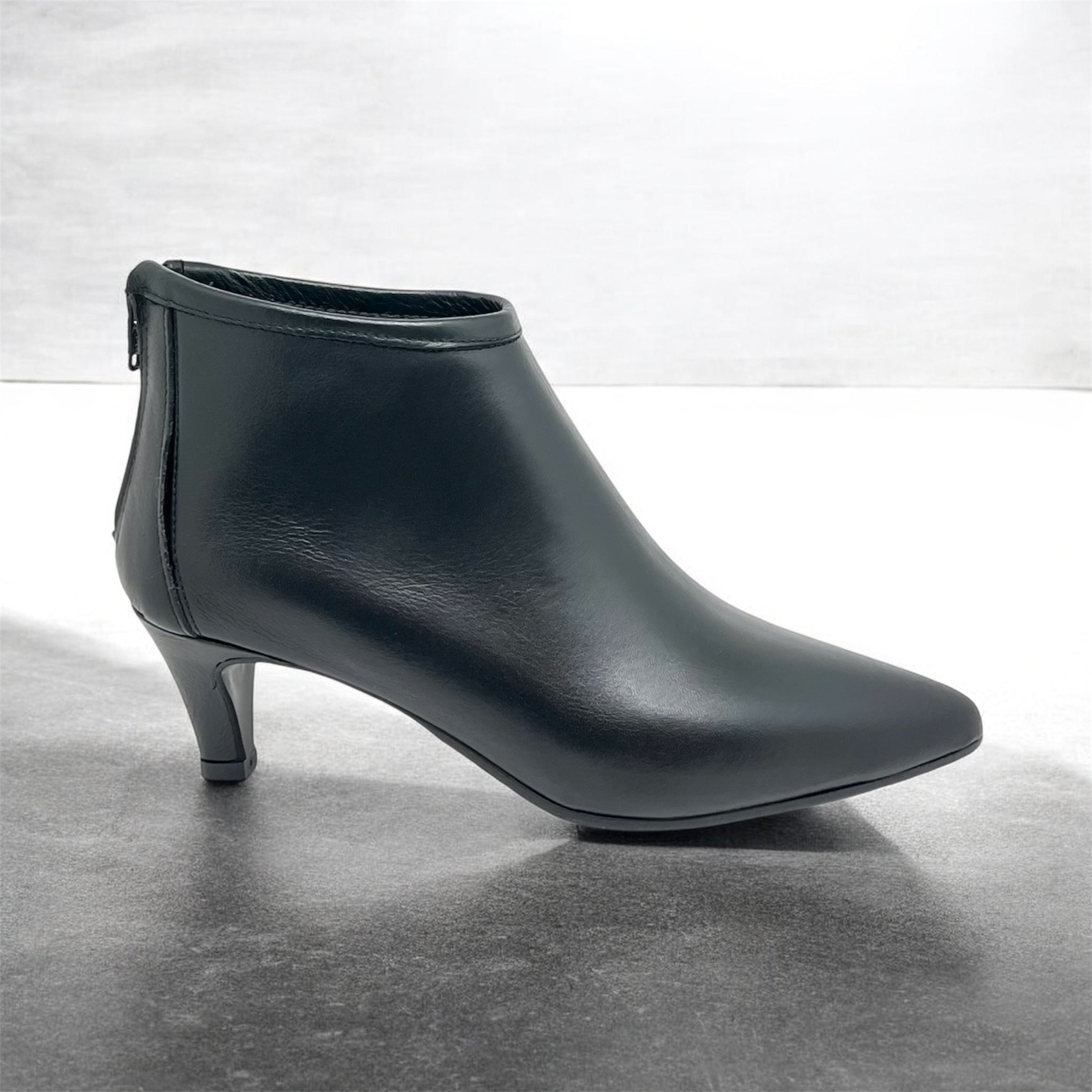TRONCHETTO NERO PUNTA AFFUSOLATA TACCO KITTEN - 100% Pelle Made in Italy
