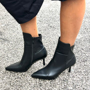 Stivaletto elasticizzato nero