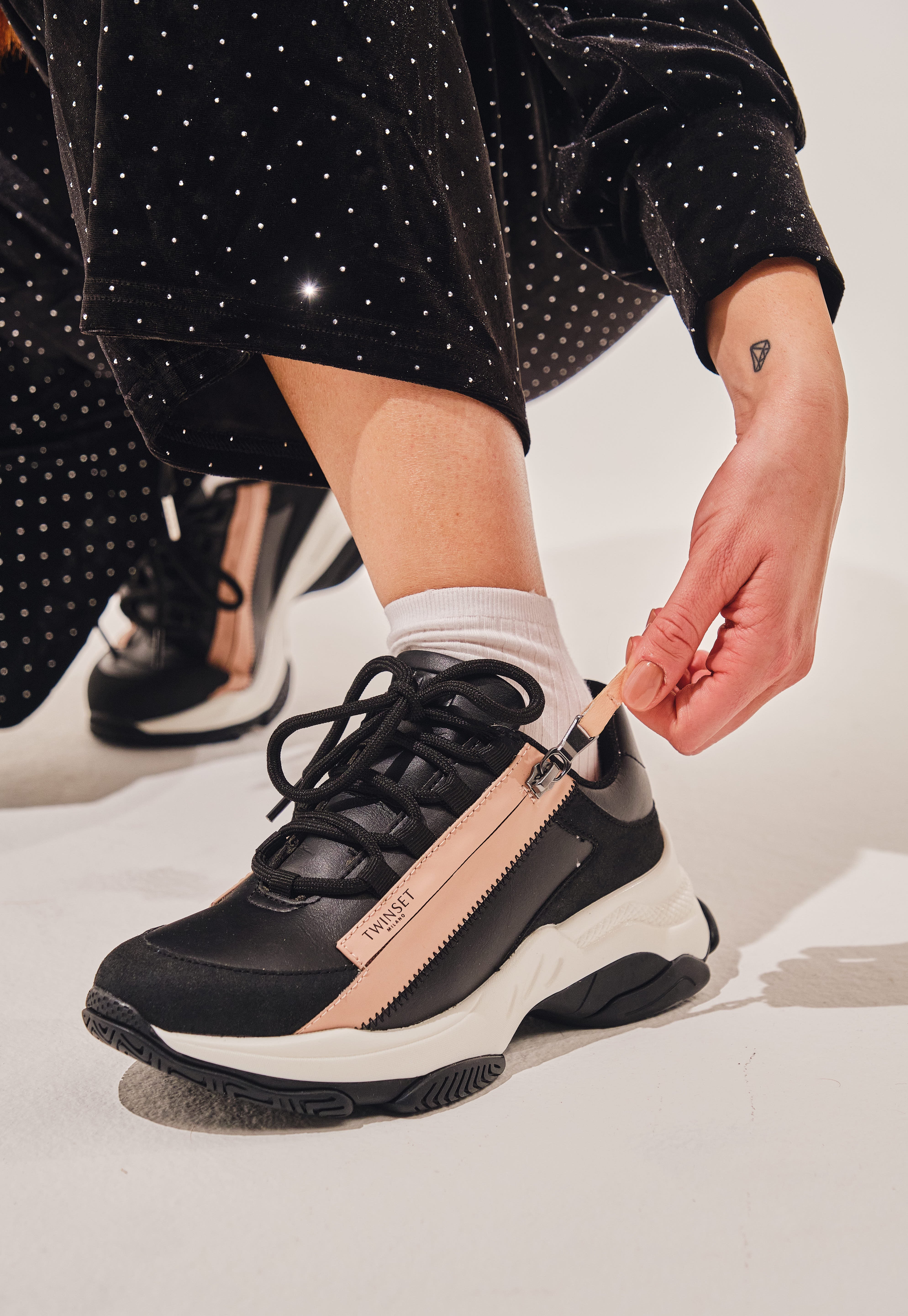 Sneakers Twinset nera e cipria