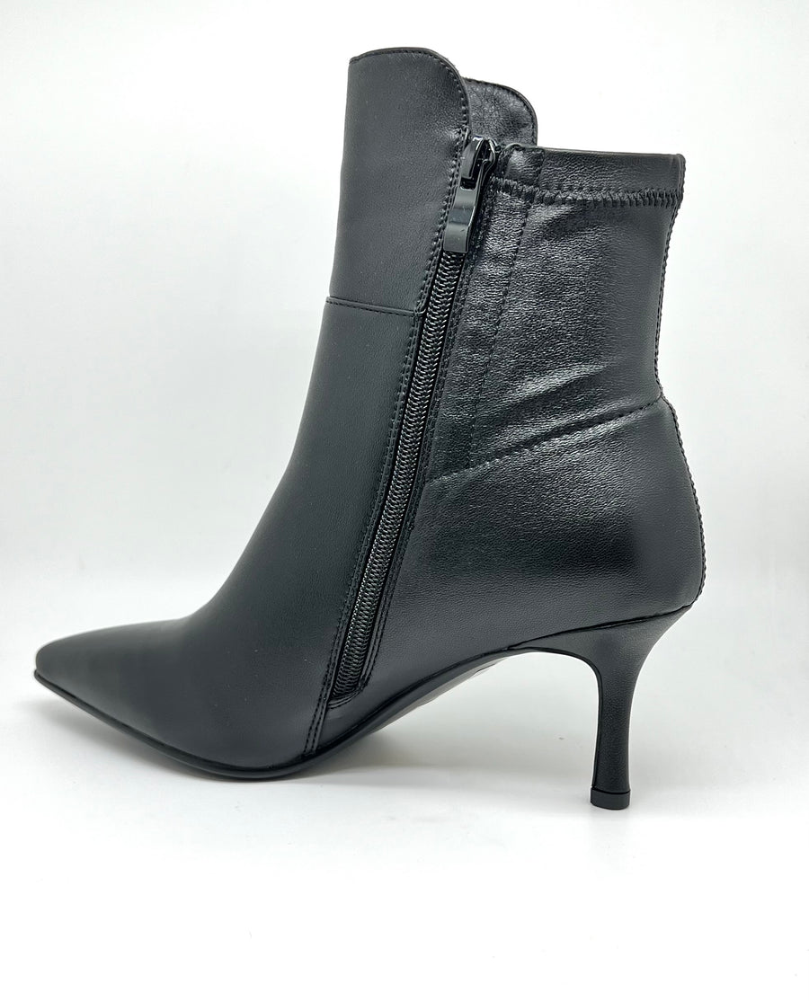 Stivaletto elasticizzato nero
