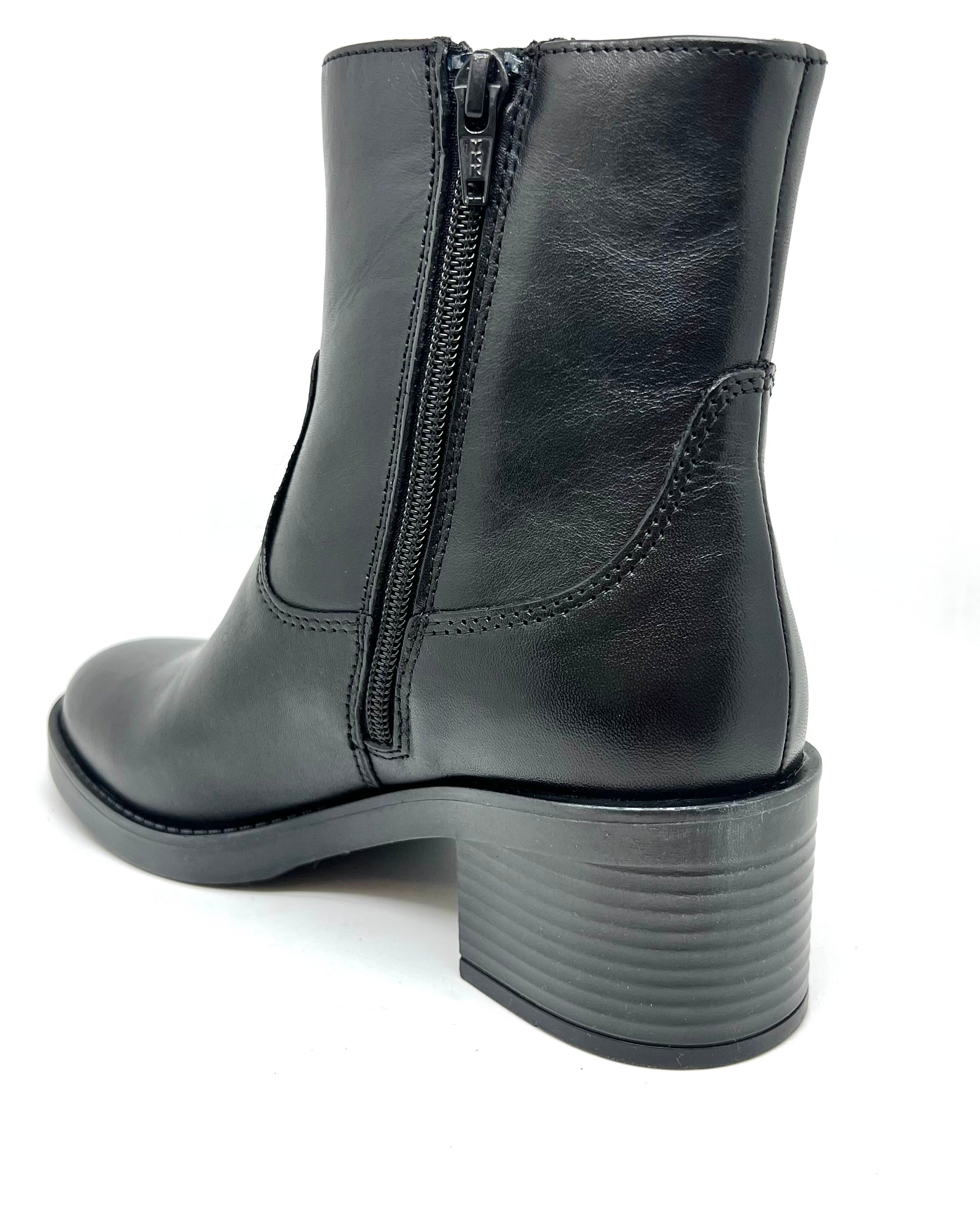 Stivaletto pelle tacco quadrato