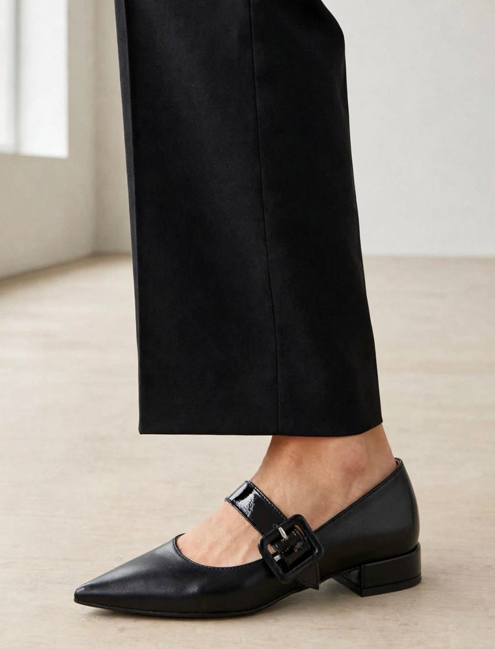 Ballerina Mary Jane Nera a punta con Fibbia Maxi - Tacco Basso 2cm