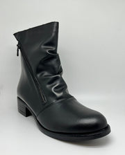 Stivaletto in pelle nero con cerniere lampo made in Italy