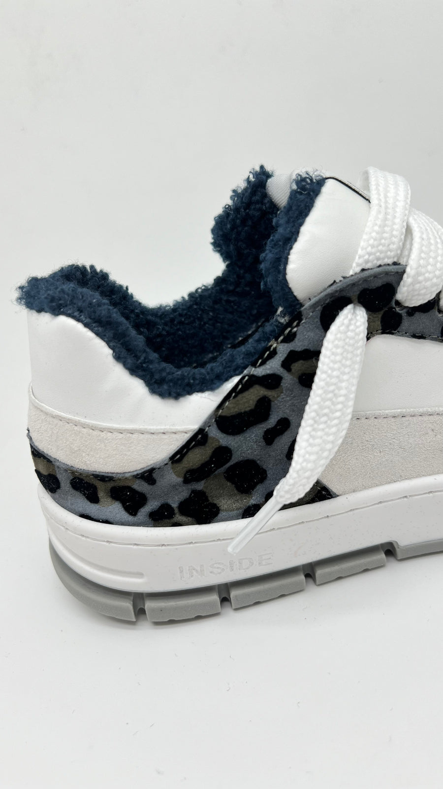 Sneaker Inside pelle bianca e dettaglio animalier grigio